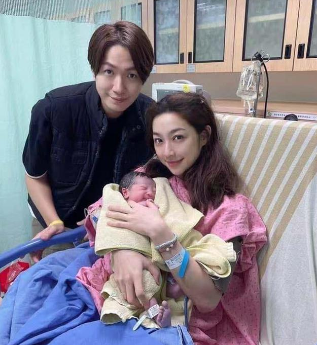 林采薇表示自己在生产的时候太过用力,导致身体出现内伤,生完后躺在床