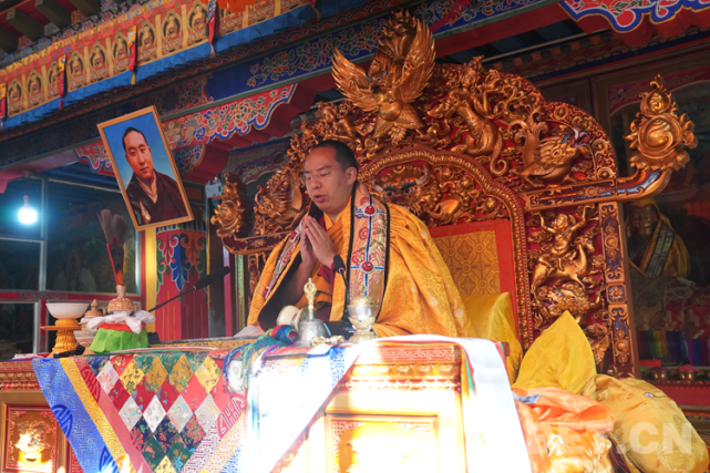 班禅在那曲讲经礼佛心怀僧众促教派和谐