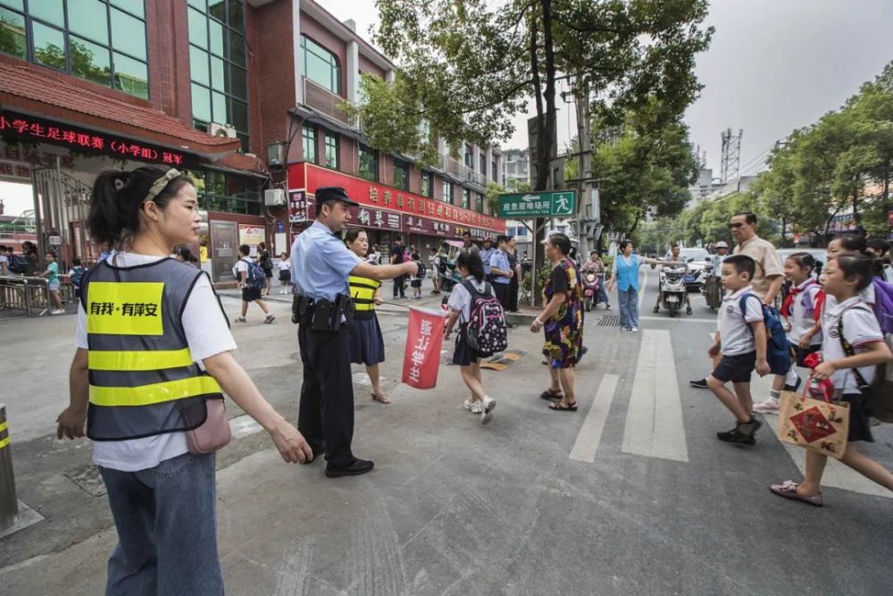 贯彻市委全会精神61访谈】访市教育局党委书记,局长李奭萍_腾讯新闻