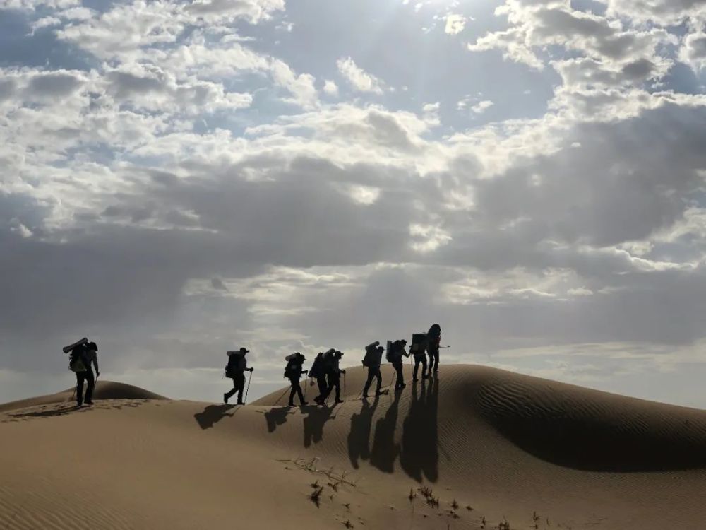 16岁少年参加沙漠探险遇难所参加活动与留学申请“背景提升”项目相关五年级