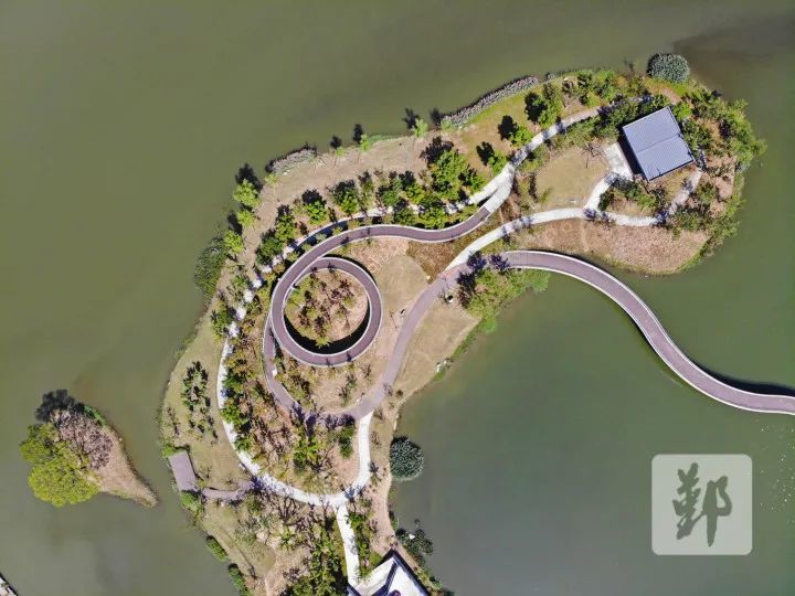 鄞州明湖美得很主湖湖心岛和人行景观桥已成型