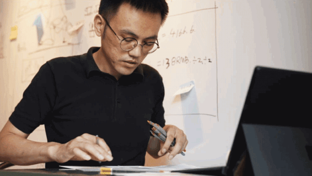 高杰对小户型的兴趣和研究由来已久,每次旅行住酒店时,进房间的第一件