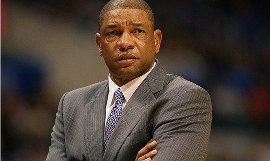 西蒙斯经纪人里奇保罗给莫雷继续施压要求76人队尽快交易