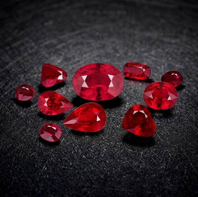 有红色荧光的宝石是尖(红色尖晶石的荧光颜色是)