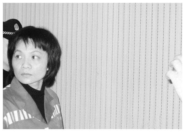 厦门女富豪坠落:混迹高档场所,负债1.8亿,贷款买豪车,终落法网