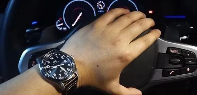 手表性价比排行榜_买表送车模性价比超高的赛车腕表推荐