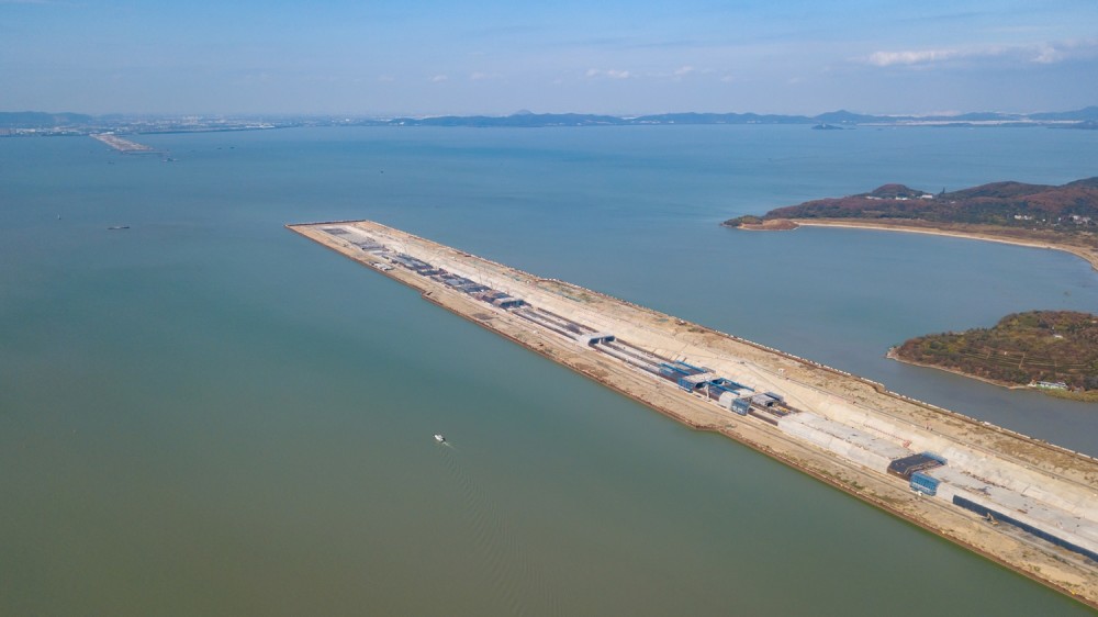 全长1079公里从无锡穿过湖底去常州太湖隧道堪称奇迹