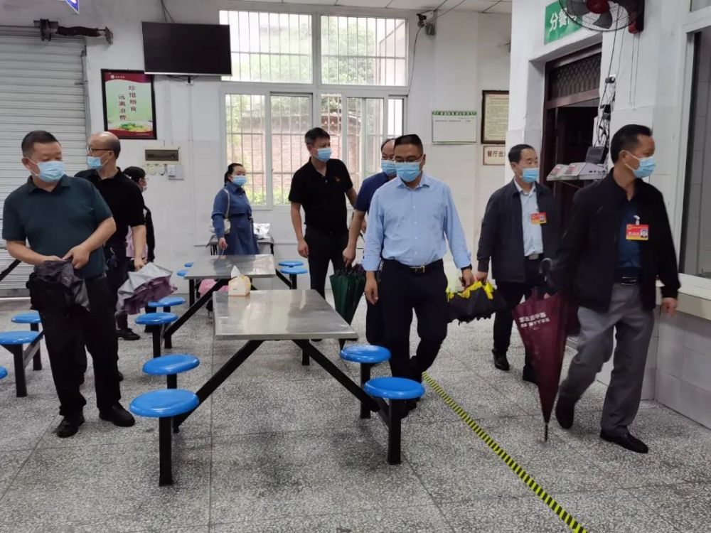 近日,璧山区正兴镇人大组织部分人大代表与教管中心,食药所,卫生院