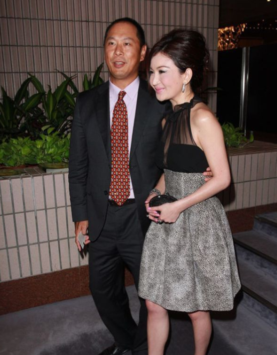 所以,她用独立证明了自己在何祖光家庭的存在,不仅赢得了家人的认可