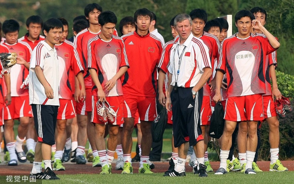 中国队 世界杯12强赛，国足打澳大利亚为什么不一次性上齐归化球员？