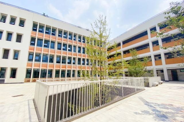 凤凰山片区又一新学校投入使用!