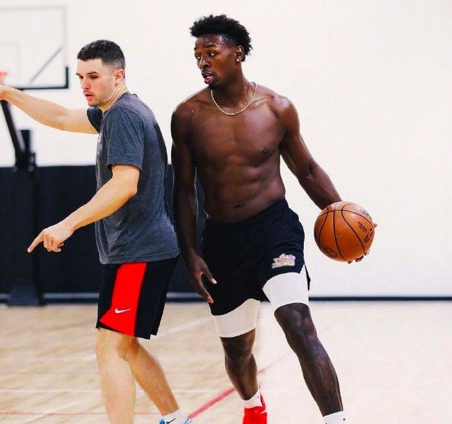 杰西恩-泰特 NBA-一身腱子肉！泰特休赛期仍苦练，仅仅152万，火箭捡漏又赚翻