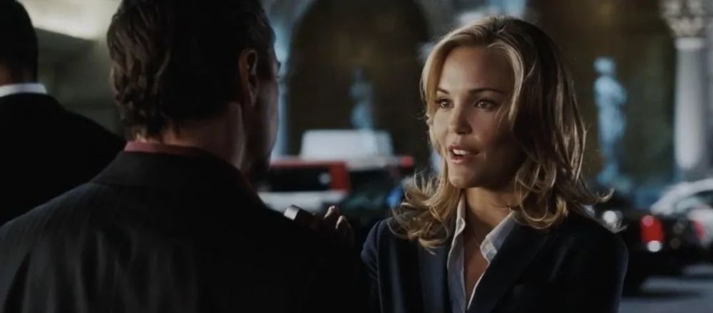 和钢铁侠滚床单的女记者在假如第4集低调出现