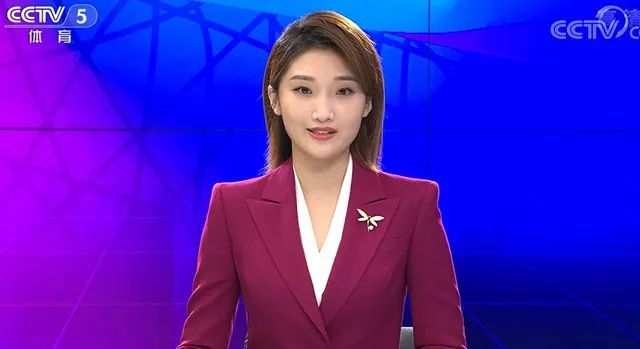 本来,这只是一个正常的主持人上台