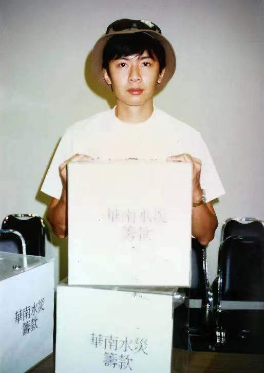 关于何宝生出家的原因,坊间一直有两个谣言:其一,因赌光家产而被迫