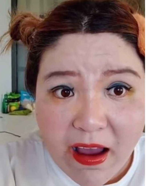 很多网友觉得,早就应该封禁郭老师了,真的是丑死了