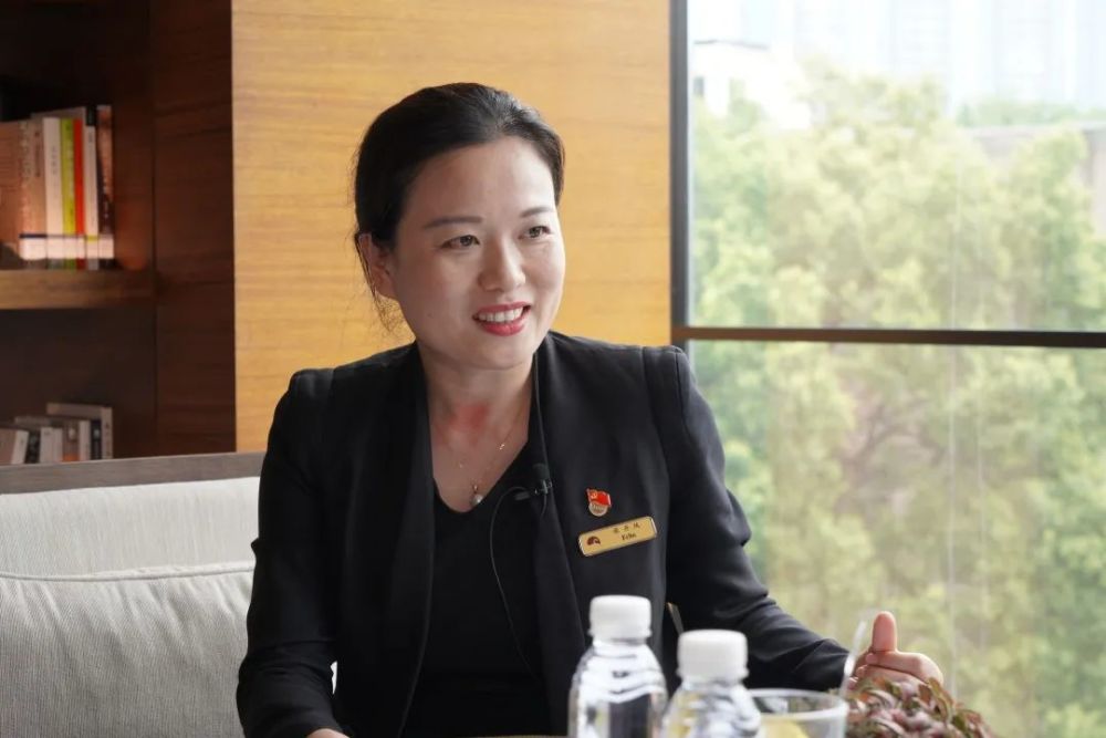 已经成为从白天鹅宾馆走出的第一位党的全国代表大会代表,张丹凤表示