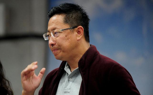 李阳前妻称110多公斤,1.8 米的男人,殴打12和15岁女孩无法接受