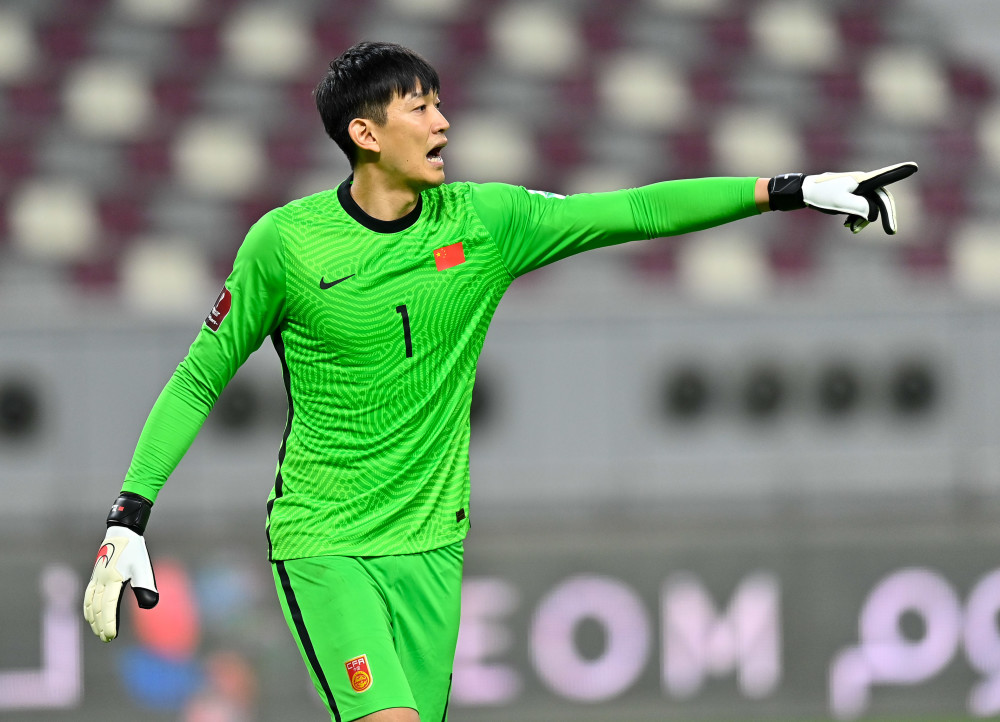 9月2日,中国队守门员颜骏凌在比赛中.