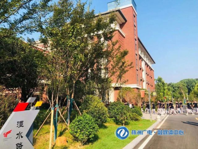 南方中学新校区启用