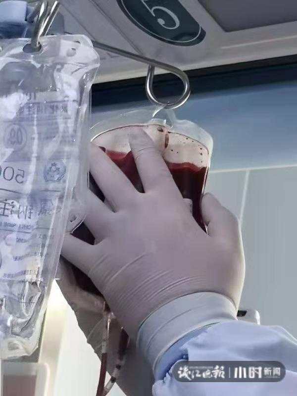 衢州男护士在武汉握住过新冠病人的手,这次又捂热了输向患者的血袋