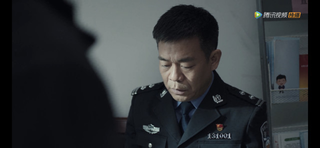 刚进入警察局的第一天,胡笑伟带着徒弟一家一家地