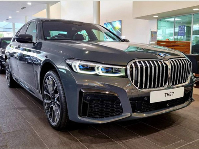 宝马新款740i进店实拍搭30t发动机前脸换新兼顾商务与运动