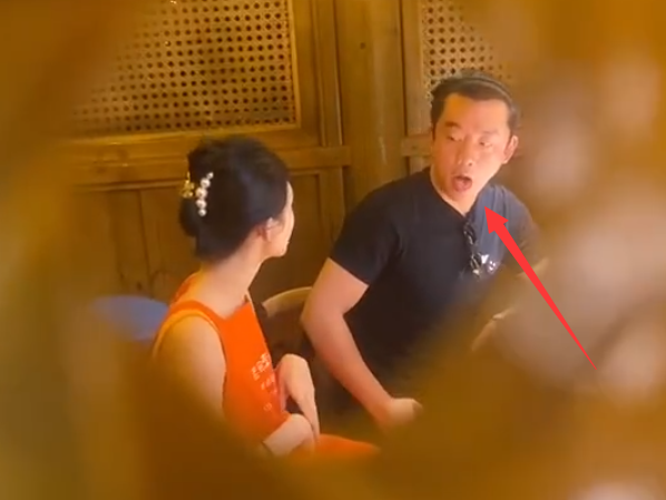 苗苗回归家庭变贤妻良母，亲自购买新疆棉为女儿做垫子，郑恺好有福气