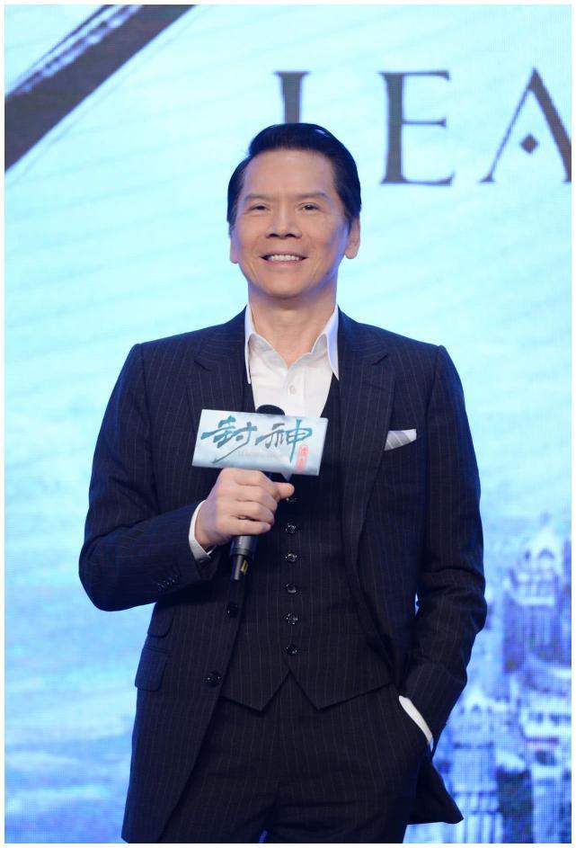 向华强两段婚姻俩儿子一个惹是生非一事无成另一个低调优秀