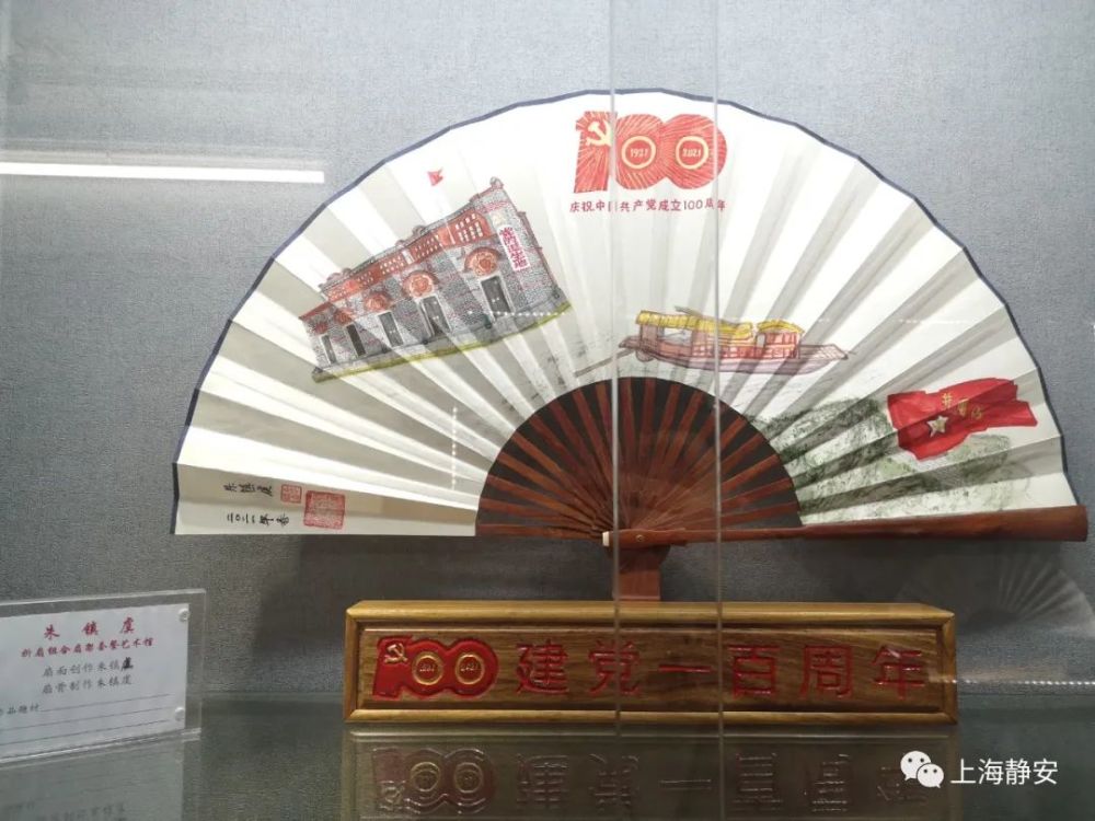 这些扇子包括扇面的自己最初啥也不会朱镇虞表示更厉害的还在后面呢啥