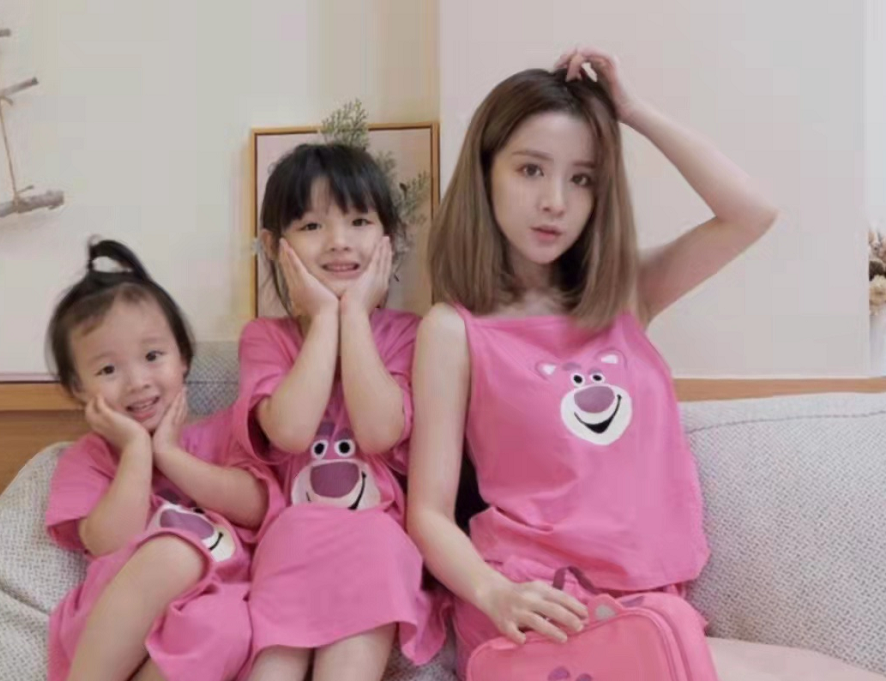 飞儿乐队阿沁的网红老婆在家中遭偷拍偷拍者是女性家人