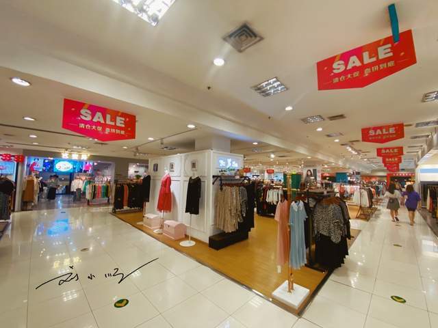 于是,我就想去看看"富安百货"1楼到底是什么样子的,毕竟通常一家商场