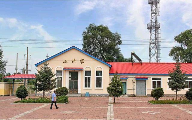 小姑家火车站简称小姑家站,位于吉林省蛟河市新站镇小姑家村,是中国
