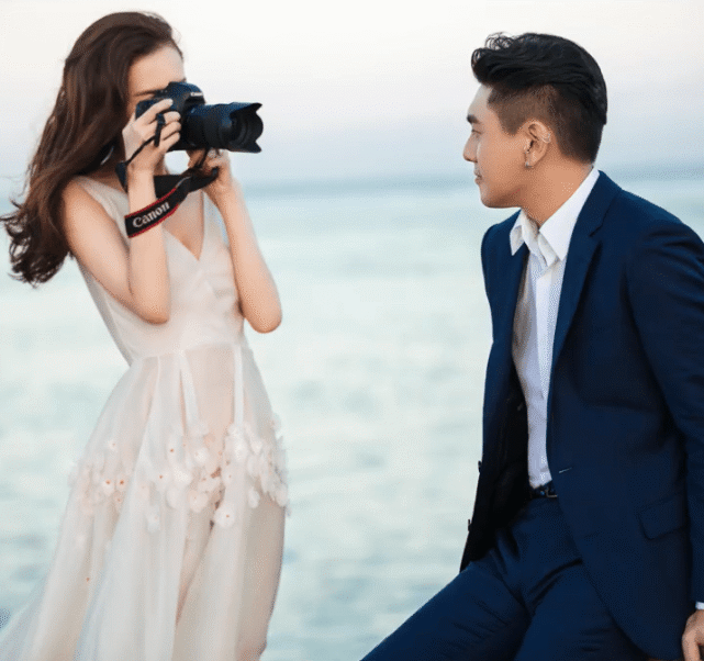 朱孝天妻子罕见秀恩爱,晒婚纱照庆祝结婚五周年,网友:太甜了吧