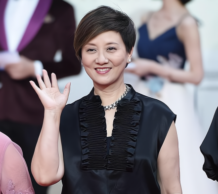 年过花甲的邓婕,离婚协议是她一生的痛,这是为什么呢?