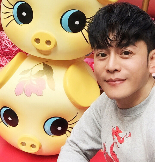 50岁林志豪近况时隔10年重返内地工作心情好曾因病休养4年