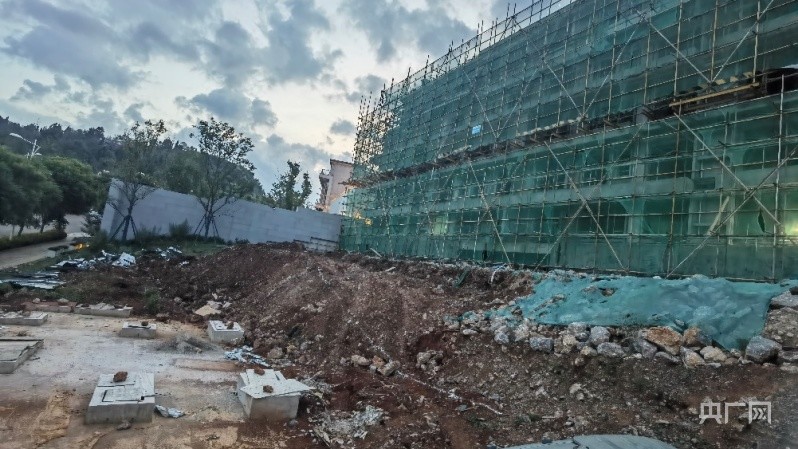 停工5个月",这如过山车般的舆论热度,让滇池半山在转瞬之间着实体验了