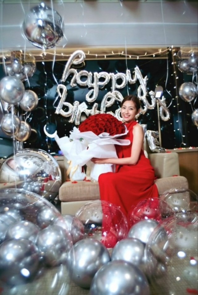 陈自瑶独自庆生王浩信却陪吴卓羲过生日女方笑容甜美不受影响