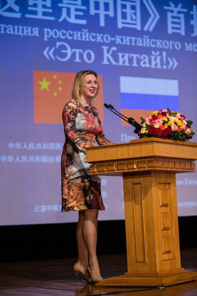 扎哈罗娃:俄罗斯首位女发言人,在中国生活7年,言辞犀利怼英美