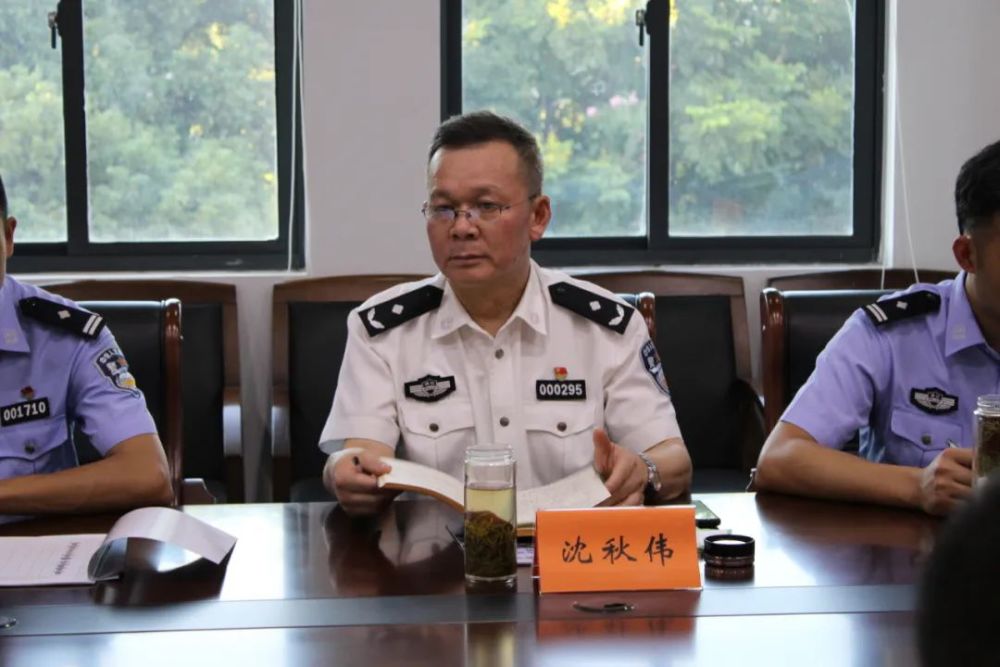 8月31日下午,浙江省公安厅巡特警总队总队长沈秋伟率考核组对南浔重装