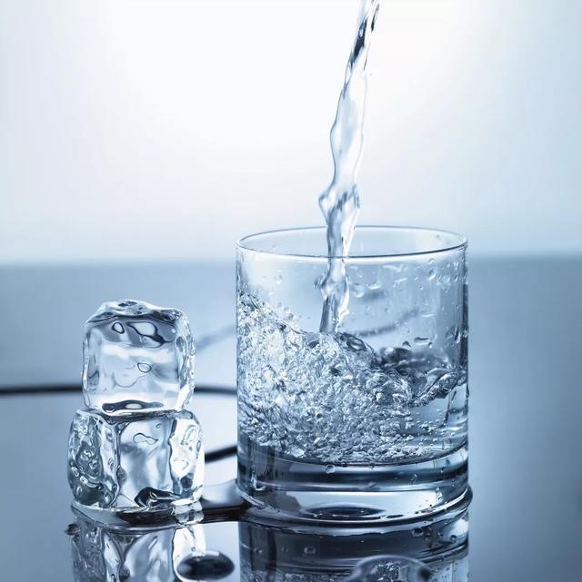 喝水时,一半开水兑一半冷水,对身体有何影响?建议提前了解