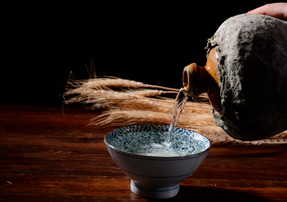 今天才知道!原来纯粮食酒瓶上还有这"提示",酒友:难怪总踩坑