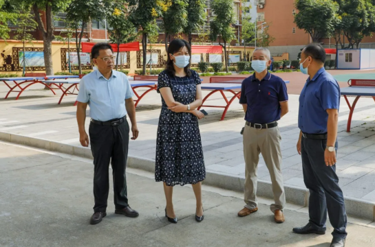 黄淑萍强调,学校是文明城市创建工作的先行者,要高标准,严要求,对照