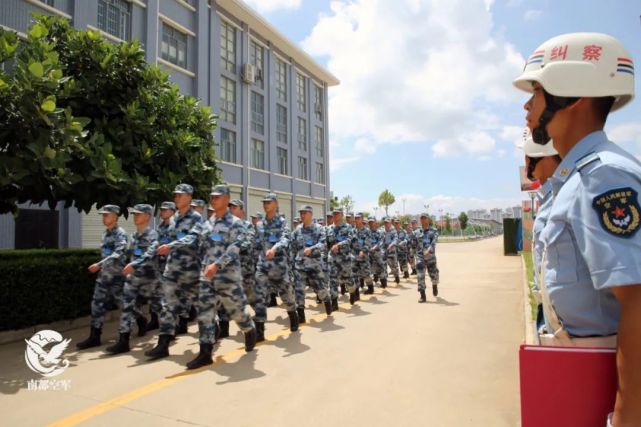 天組織實射實投安全骨幹集訓依託地導某旅南部戰區空軍某基地近日攝影