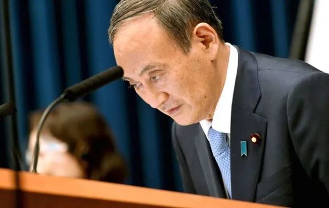 上任才一年日本首相菅義偉突然宣佈卸任到底發生了什麼