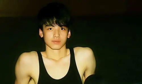 刘迦在节目上精彩的表现,离不开小时候在军艺打下的基本功.