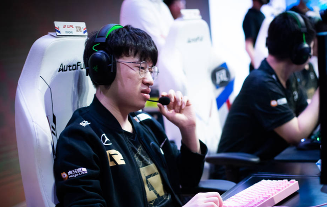 三号种子资格战打响,rng对战we,果子哥cryin无惧压力继续首发!