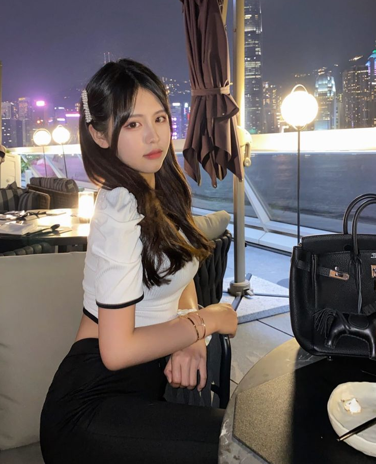 17岁港姐承认收到周星驰律师函,受访时略显失落:有点不开心_腾讯新闻