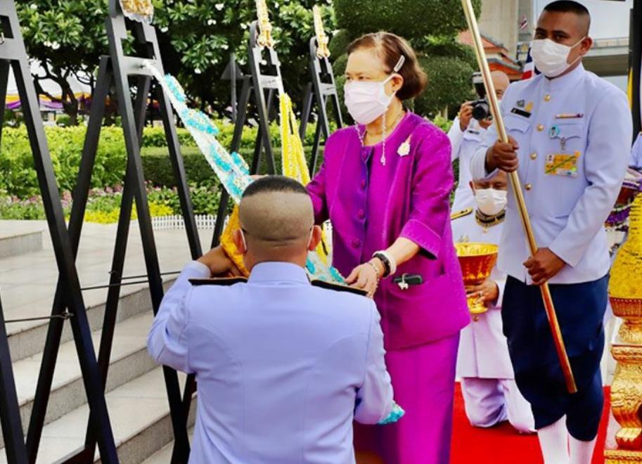 69岁泰王被曝返德带着后宫团潇洒度假诗琳通公主再次监国