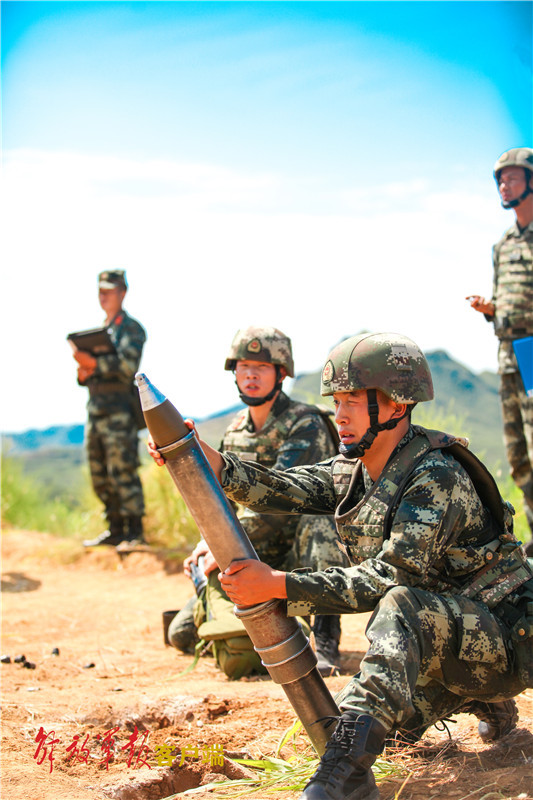 硬核来袭直击武警官兵迫击炮实弹射击现场